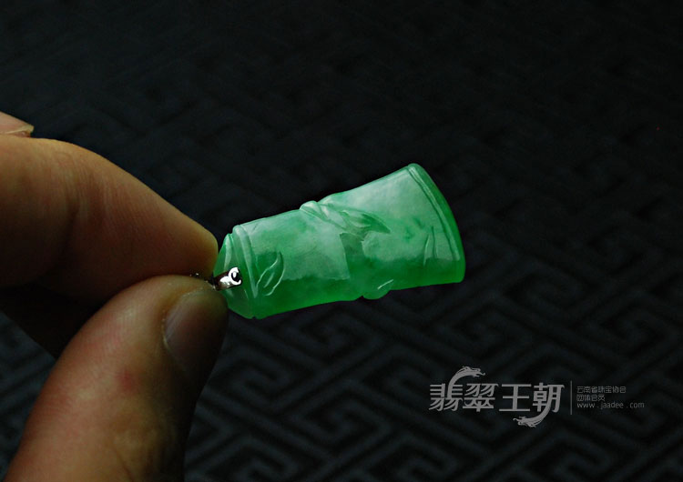 https://jdimg.jaadee.net//images/201104/goods_img/5164_P_1302640100183.jpg