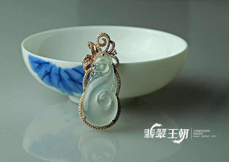 玻璃种缅甸翡翠包玫瑰金缅甸翡翠龙行如意胸坠