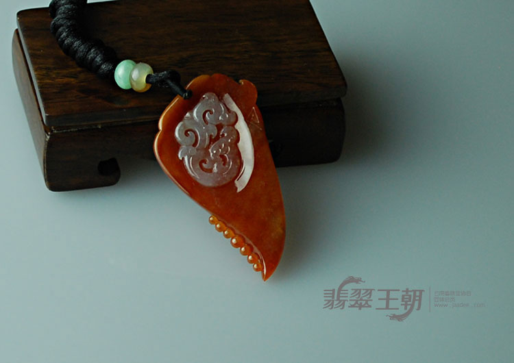 糯冰种红翡缅甸翡翠凤牌挂件