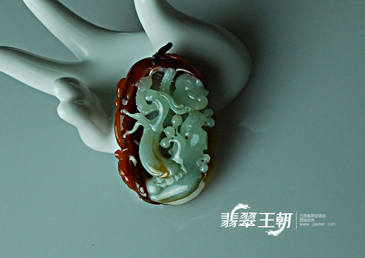 糯冰种红翡缅甸翡翠螳螂挂件