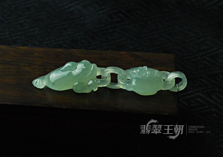 冰种晴水缅甸翡翠金蟾挂件