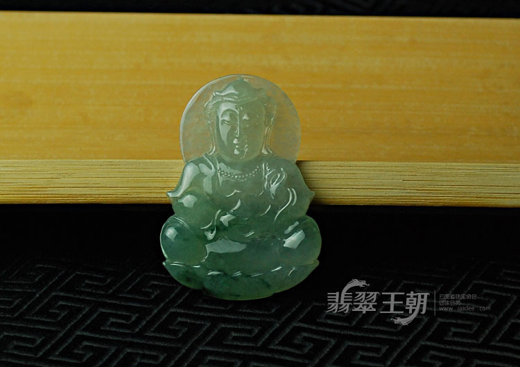 糯冰种飘花缅甸翡翠观音挂件