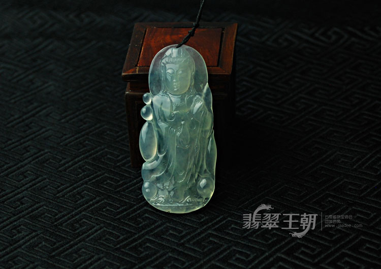 冰玻种缅甸翡翠观音挂件