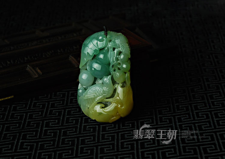 糯冰种三彩缅甸翡翠福禄寿喜挂件