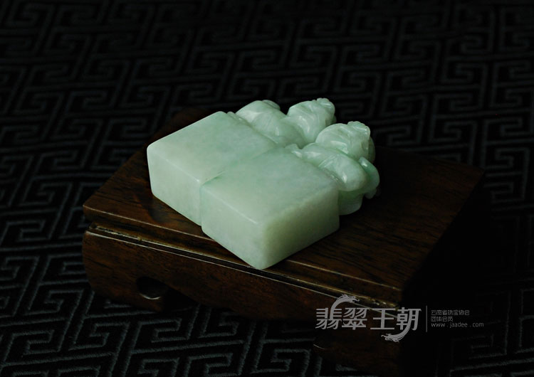 https://jdimg.jaadee.net//images/201104/goods_img/5242_P_1303072464352.jpg