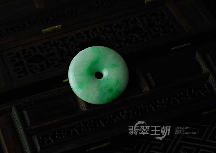 糯冰种翠色缅甸翡翠平安扣挂件
