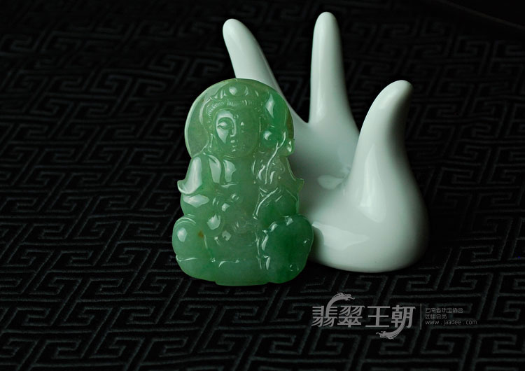 糯冰种翠色缅甸翡翠观音挂件