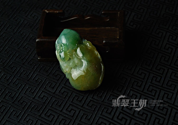 糯冰种三彩缅甸翡翠事事如意挂件