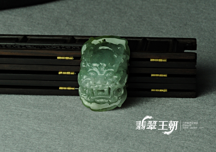 糯冰种蓝水缅甸翡翠龙头挂件