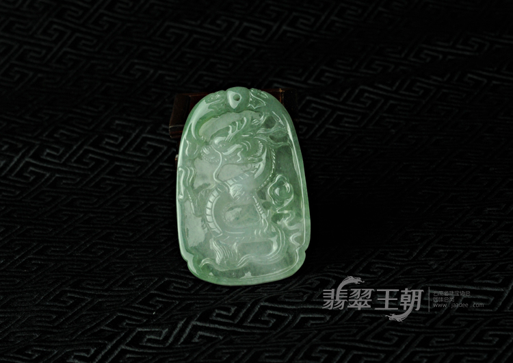 冰种晴水缅甸翡翠龙牌挂件