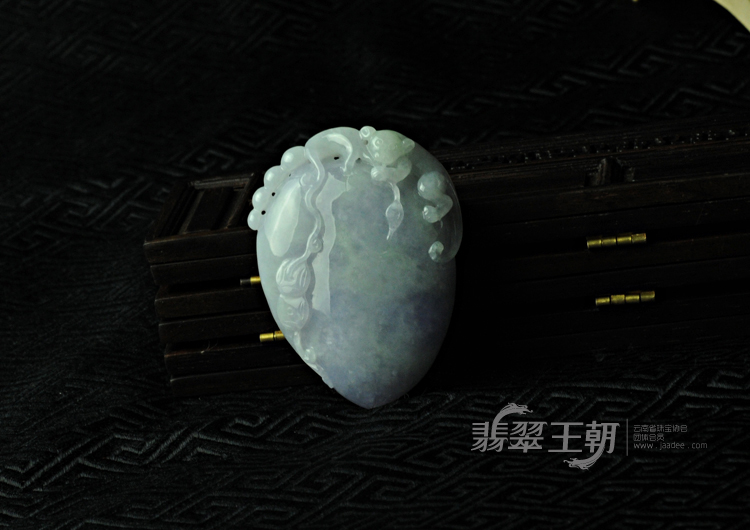 糯冰种紫罗兰缅甸翡翠灵猴献寿挂件