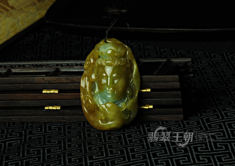 糯冰种黄翡缅甸翡翠观音头挂件