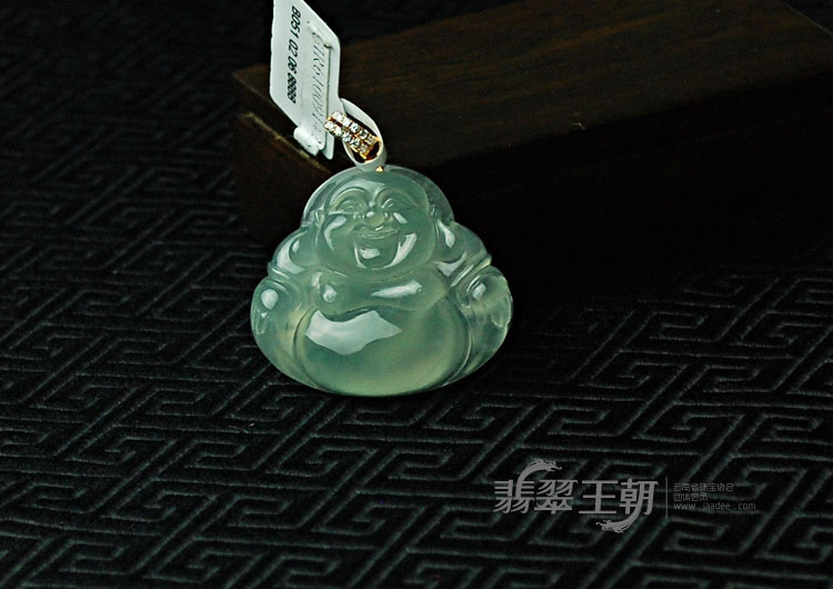 冰玻种淡晴水缅甸翡翠玉佛挂件