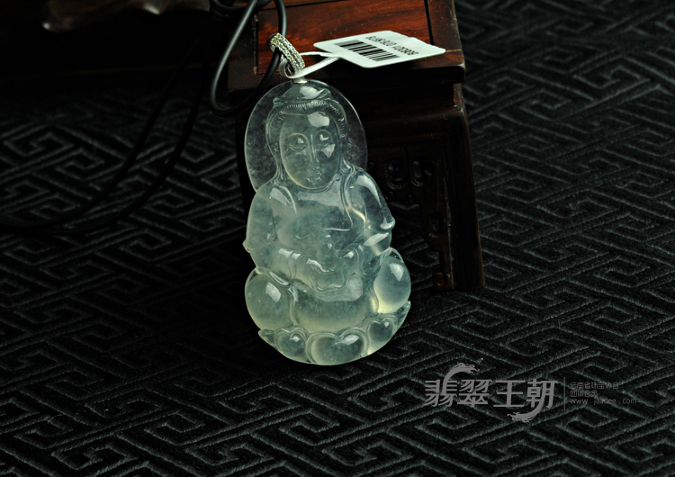 玻璃种缅甸翡翠观音挂件
