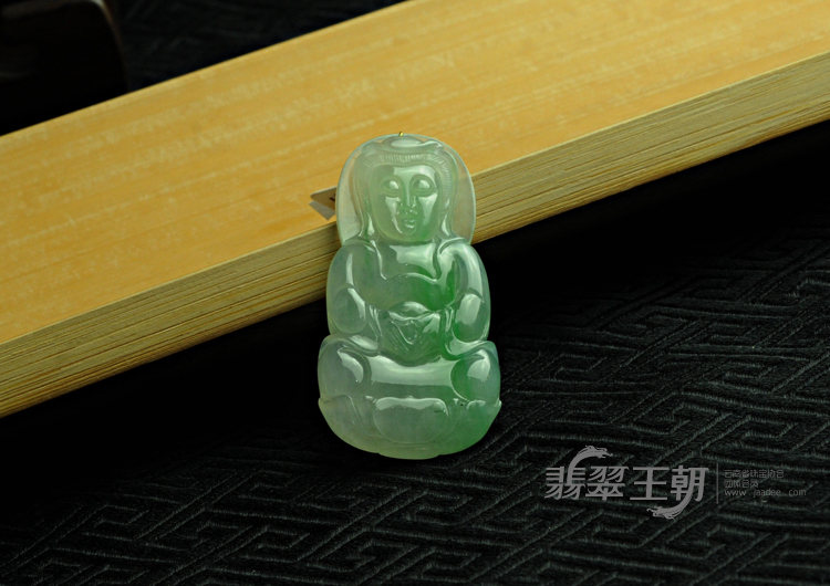 冰种飘翠缅甸翡翠观音挂件