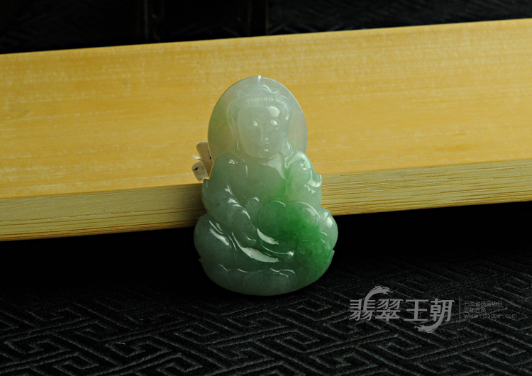 冰种飘翠缅甸翡翠观音挂件