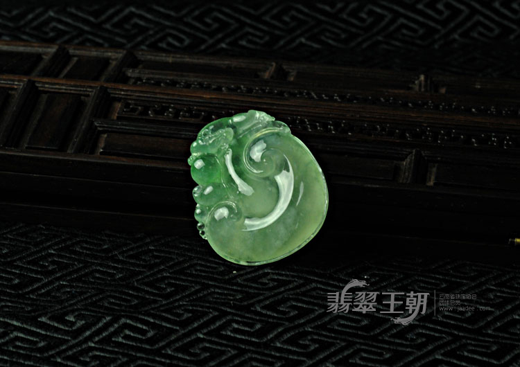 冰玻种晴水缅甸翡翠如意挂件