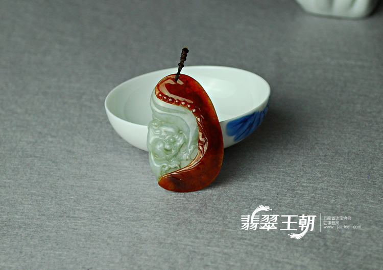 糯冰种黄翡缅甸翡翠腾龙挂件