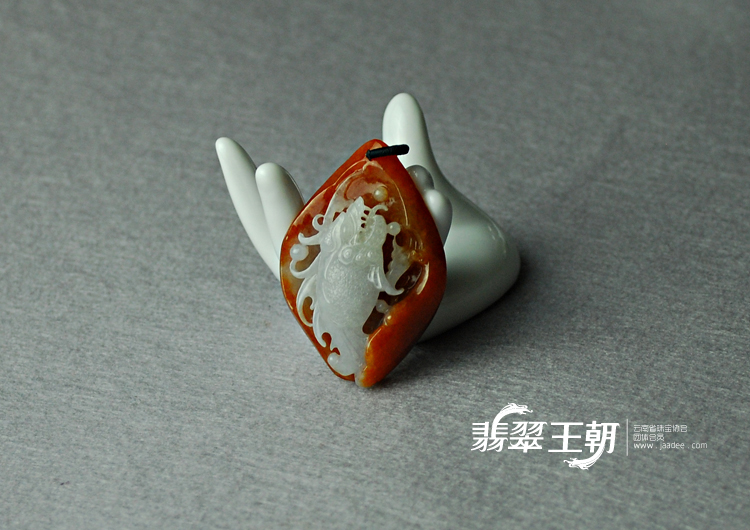 糯冰种红翡缅甸翡翠鱼龙变挂件