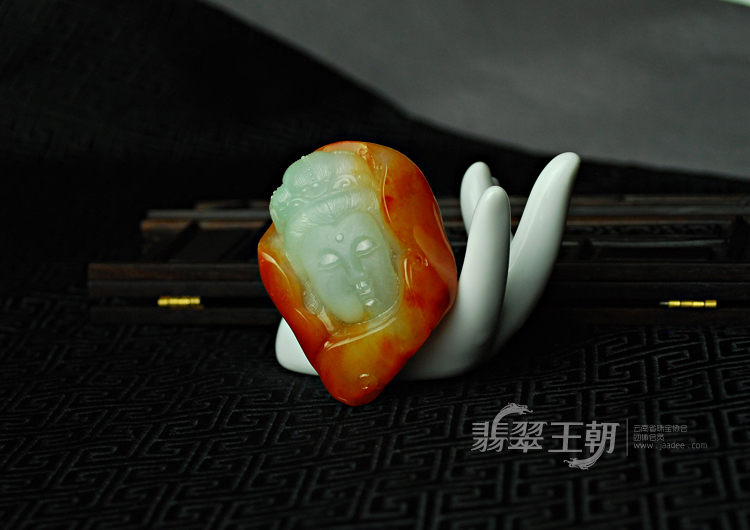 糯冰种红翡缅甸翡翠观音头挂件