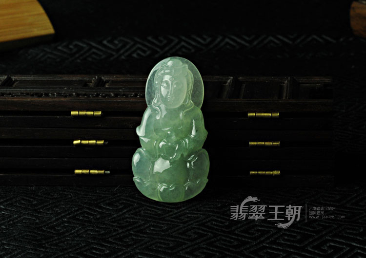 冰种晴水缅甸翡翠观音挂件