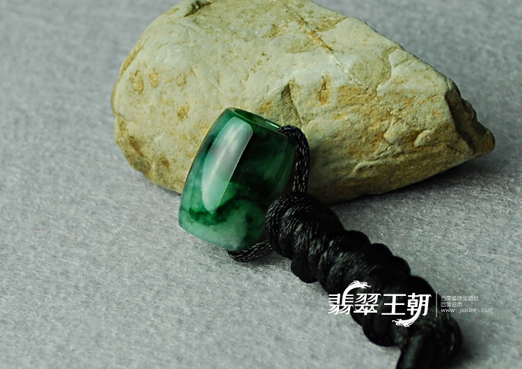 糯冰种飘花缅甸翡翠路路通挂件