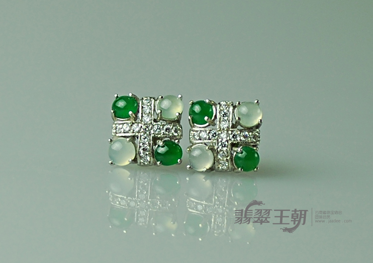 冰种阳绿925银镀白金缅甸翡翠方型耳钉
