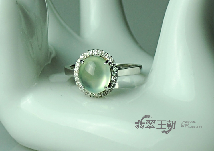 玻璃种强莹光包白金缅甸翡翠女戒