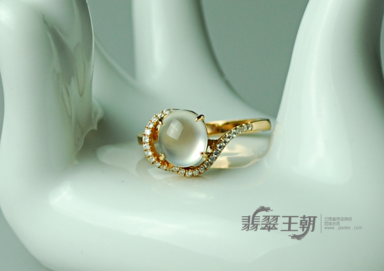 玻璃种强莹光包白金缅甸翡翠女戒