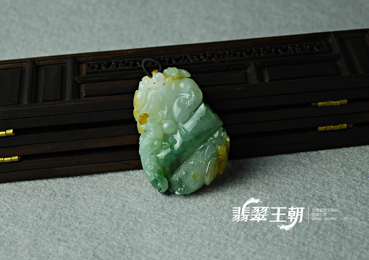 糯冰种黄翡飘花缅甸翡翠喜富贵挂件