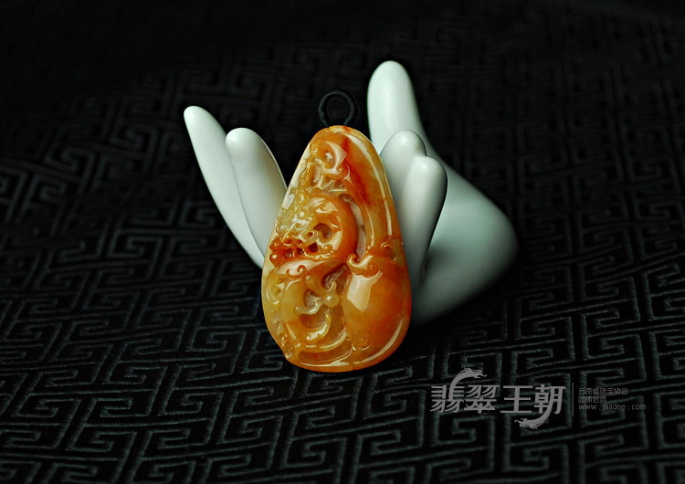糯冰种红黄翡缅甸翡翠龙凤牌挂件