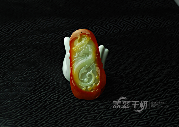 糯冰种红黄翡缅甸翡翠龙凤牌挂件