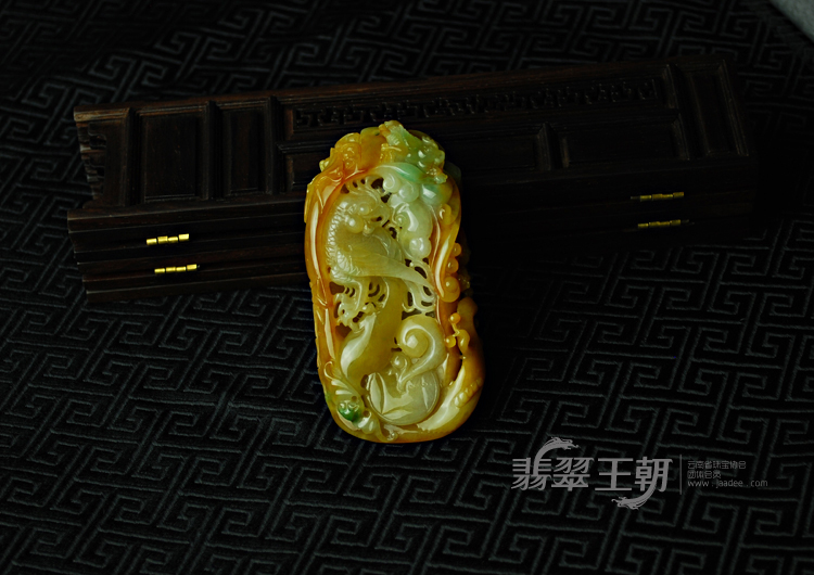 糯冰种三彩缅甸翡翠英明神武手玩件