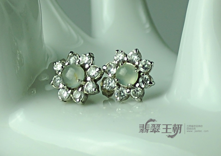 冰种925银镀白金缅甸翡翠花型耳钉