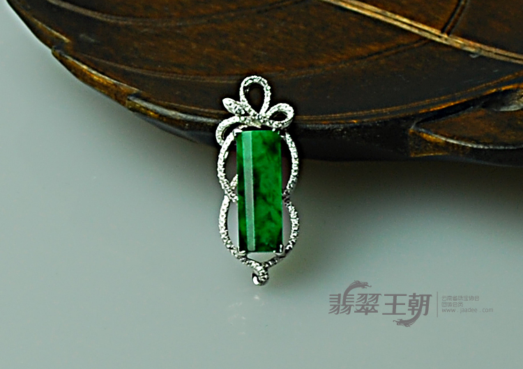 糯冰种浓绿满绿包白金缅甸翡翠胸坠