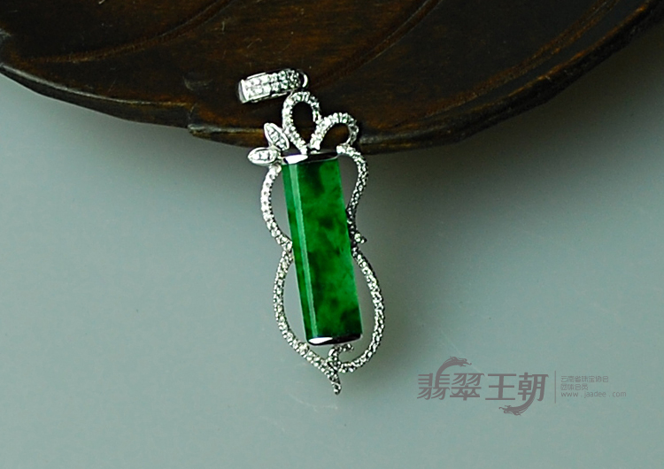 糯冰种浓绿满绿包白金缅甸翡翠胸坠