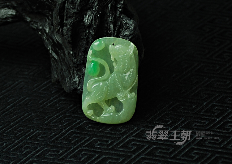 糯冰种飘翠缅甸翡翠虎牌挂件