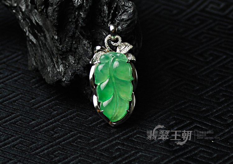 冰玻种绿晴满绿缅甸翡翠包白金“金枝玉叶”挂件（真钻）