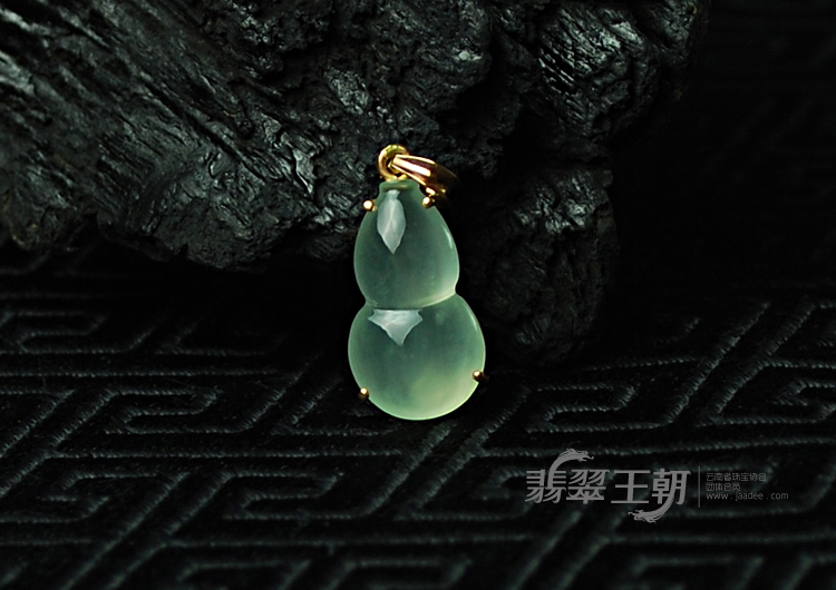 玻璃种缅甸翡翠包金葫芦胸坠