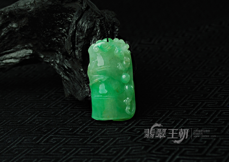 糯冰种翠色缅甸翡翠节节高升挂件