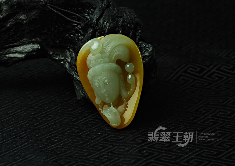 糯冰种黄翡缅甸翡翠观音头挂件