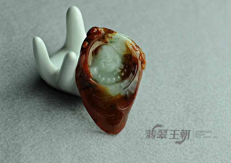 糯冰种红翡飘花缅甸翡翠佛在心中挂件