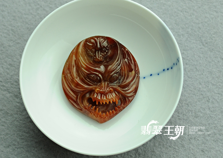 糯冰种红翡缅甸翡翠龙凤（兽头）挂件