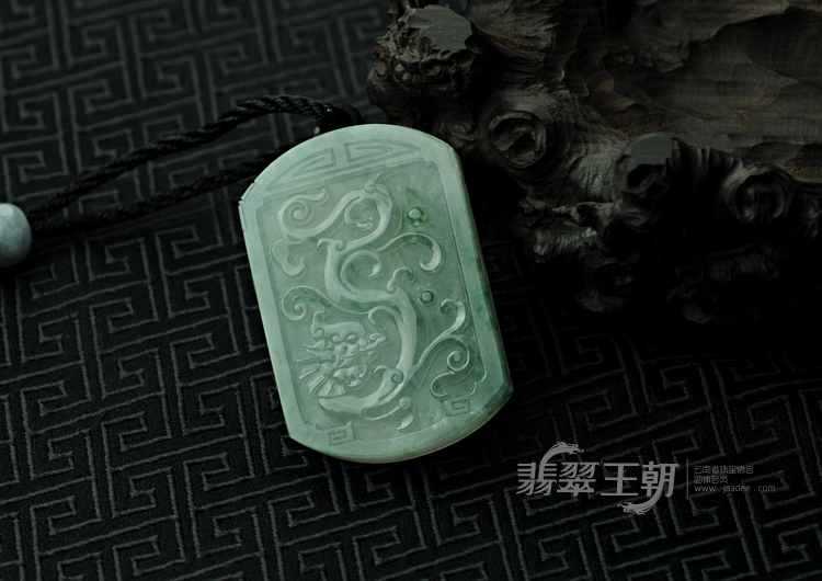 冰种飘花缅甸翡翠龙凤牌挂件