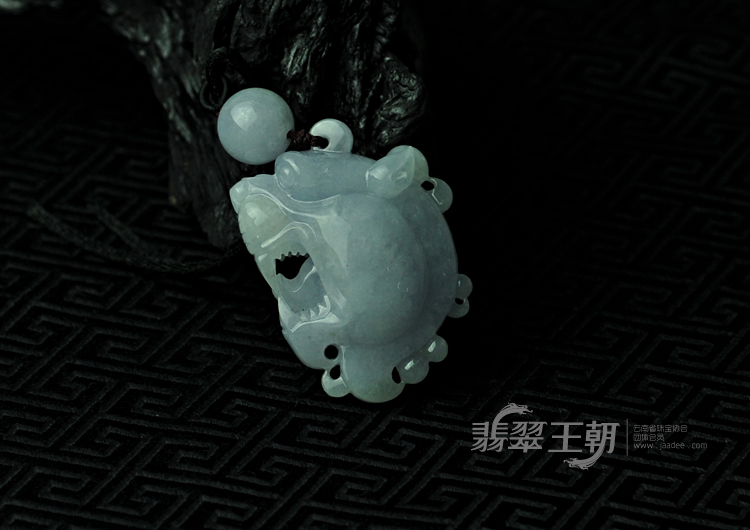 糯冰种紫罗兰缅甸翡翠虎头挂件