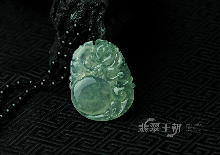 冰种飘花缅甸翡翠龙头如意挂件