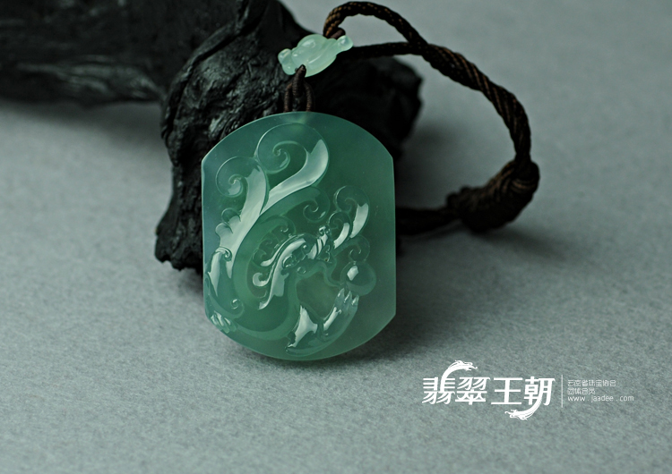 冰玻种晴水缅甸翡翠龙牌挂件