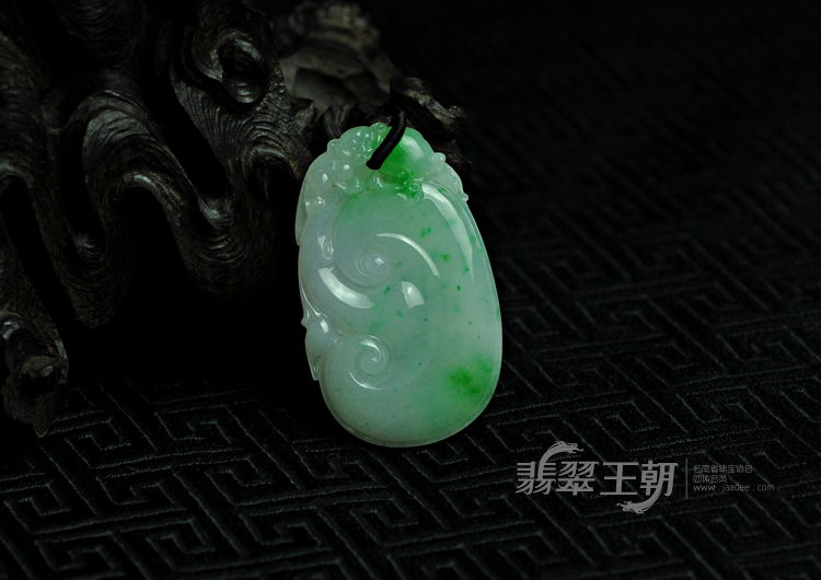 糯冰种飘翠缅甸翡翠如意挂件