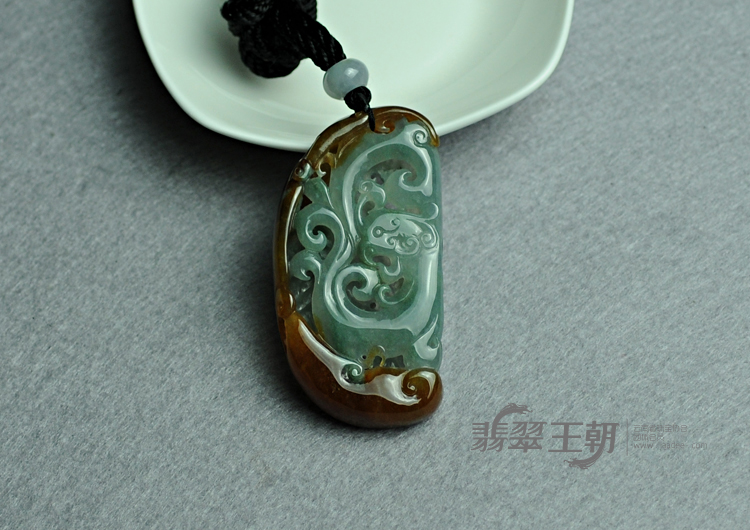 冰种红翡飘花缅甸翡翠龙凤牌挂件
