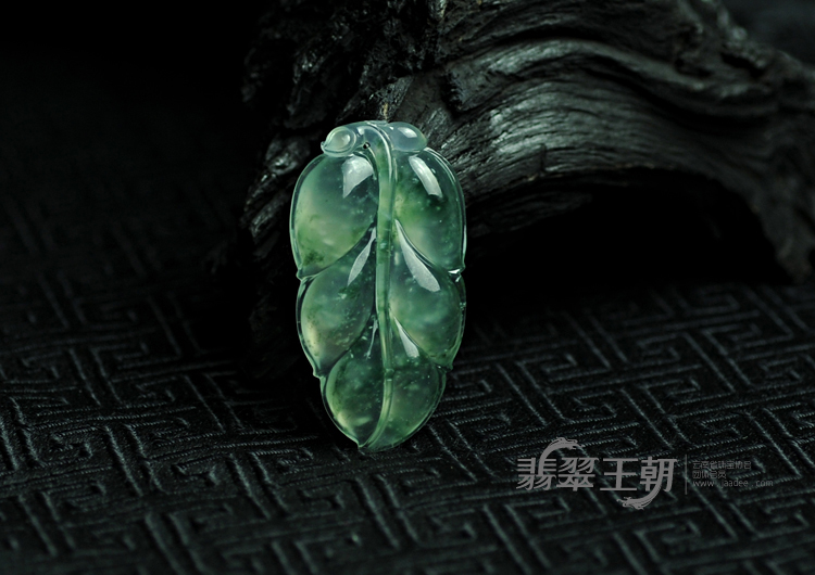 冰玻种飘花缅甸翡翠叶子挂件